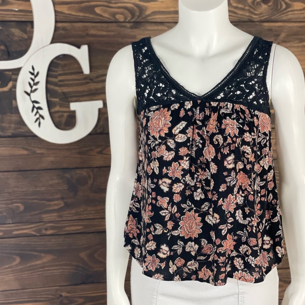 Lily White | Floral‎ Boho Babydoll Swing Top Lattice Lace Sleeveless V-Neckline